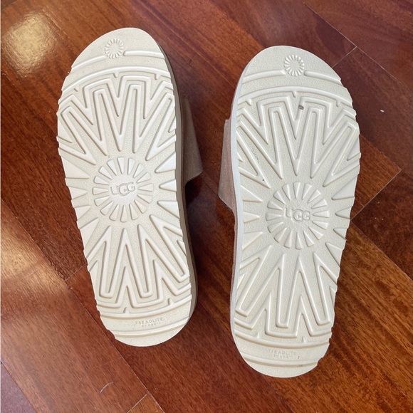 NEW UGG Slides Slippers Women’s LATON Tan / Red Suede slide Shoes Size 7 - Picture 3 of 9